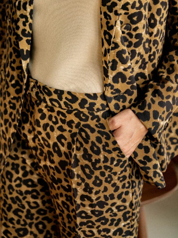 High-Quality Leopard Print Wide-Leg Pants Classic Bootcut Trousers Classic Bootcut Trousers High-Quality Leopard Print Wide-Leg Pants Classic Bootcut Trousers Classic Bootcut Trousers