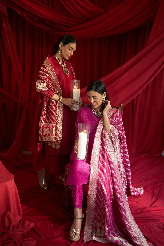Siara Kurta with Plisse Straight Pants and Bandhani Chunni - Fushia Classic Pleated Pants Classic Pleated Pants Siara Kurta with Plisse Straight Pants and Bandhani Chunni - Fushia Classic Pleated Pants Classic Pleated Pants