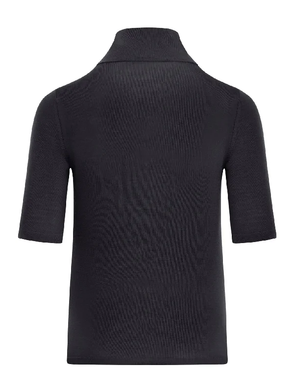 Wool yarn turtleneck